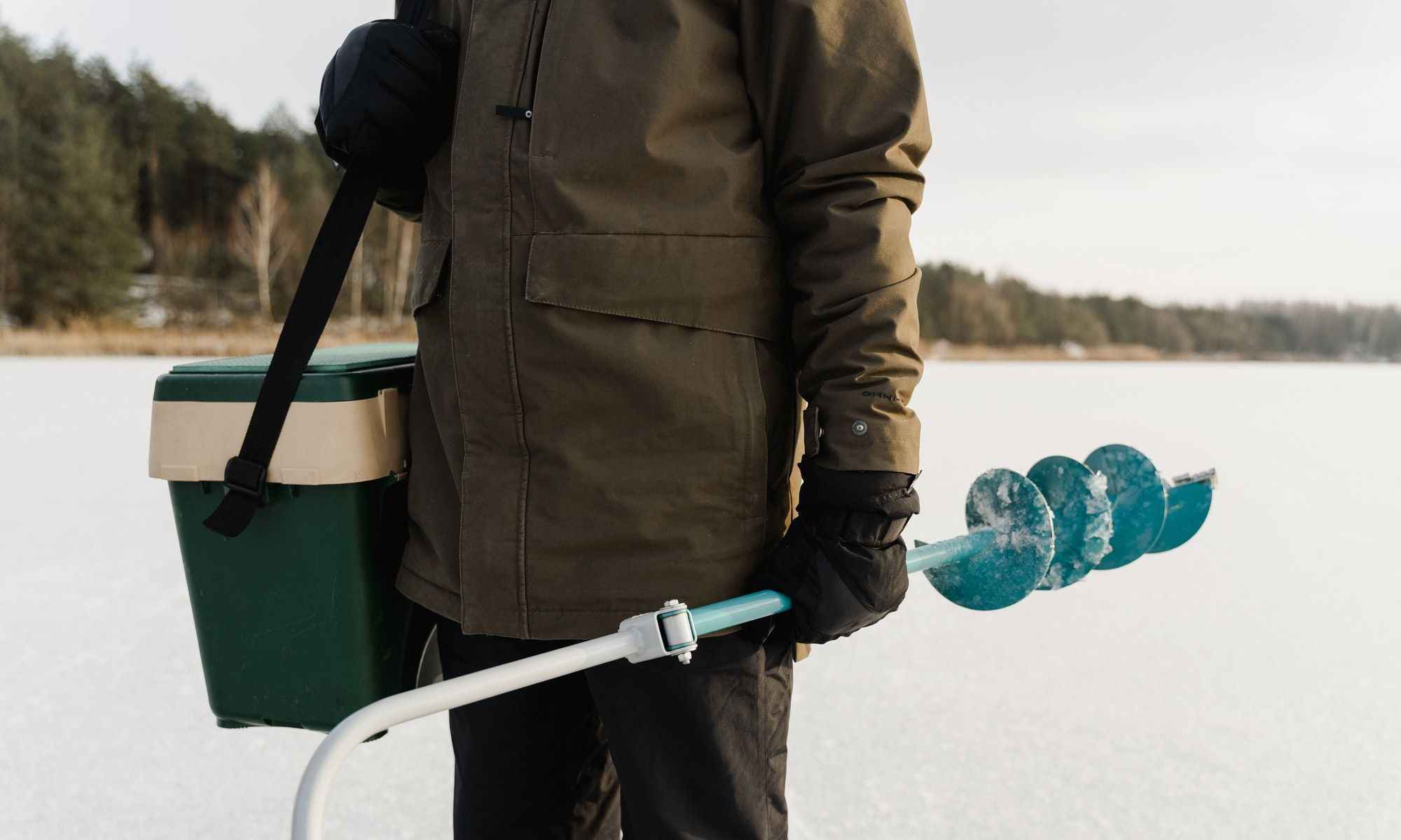 Essential Gear for Winter Fishing: 5 Must-Haves